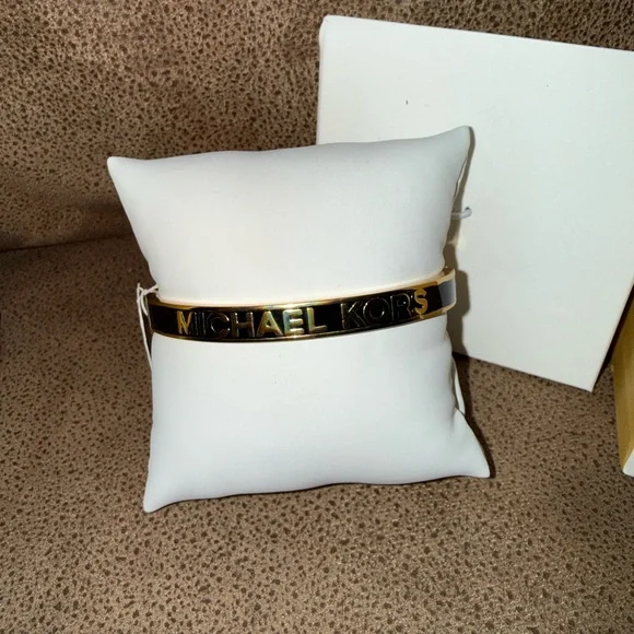 Michael Kors Hinge Bangle Bracelet- Gold Tone Brass Finish NWT no callouts. - Picture 3 of 6
